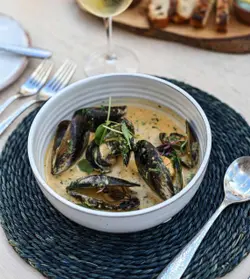 Dining Mussels